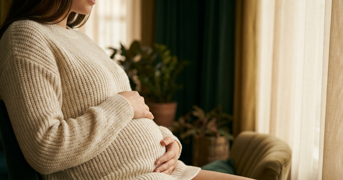 د. باولو ميشيلز، جرّاح التجميل في أبوظبي، يناقش تخطيط الحمل وتوقيت شد البطن مع مريضة خلال الاستشارة