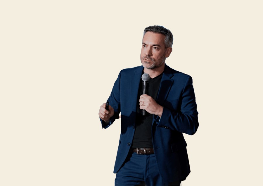 Dr. Paulo Michels speaking at an international event